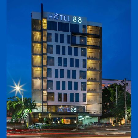 Hotel 88 Embong Malang Tunjungan Surabaya By Wh - Breakfast With The Best View On The Highest Floor And Strategic Location In The City Center מראה חיצוני תמונה