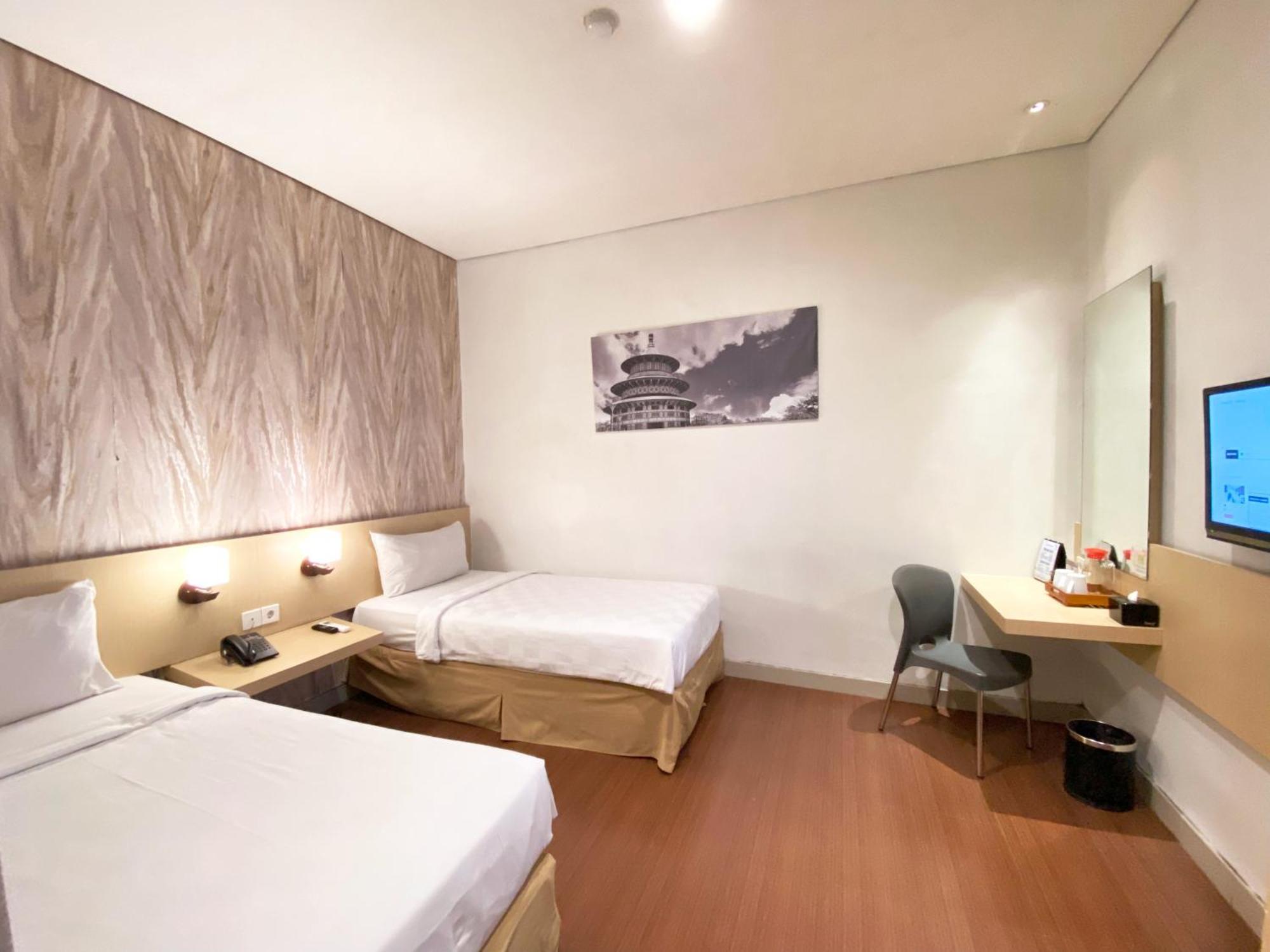 Hotel 88 Embong Malang Tunjungan Surabaya By Wh - Breakfast With The Best View On The Highest Floor And Strategic Location In The City Center מראה חיצוני תמונה
