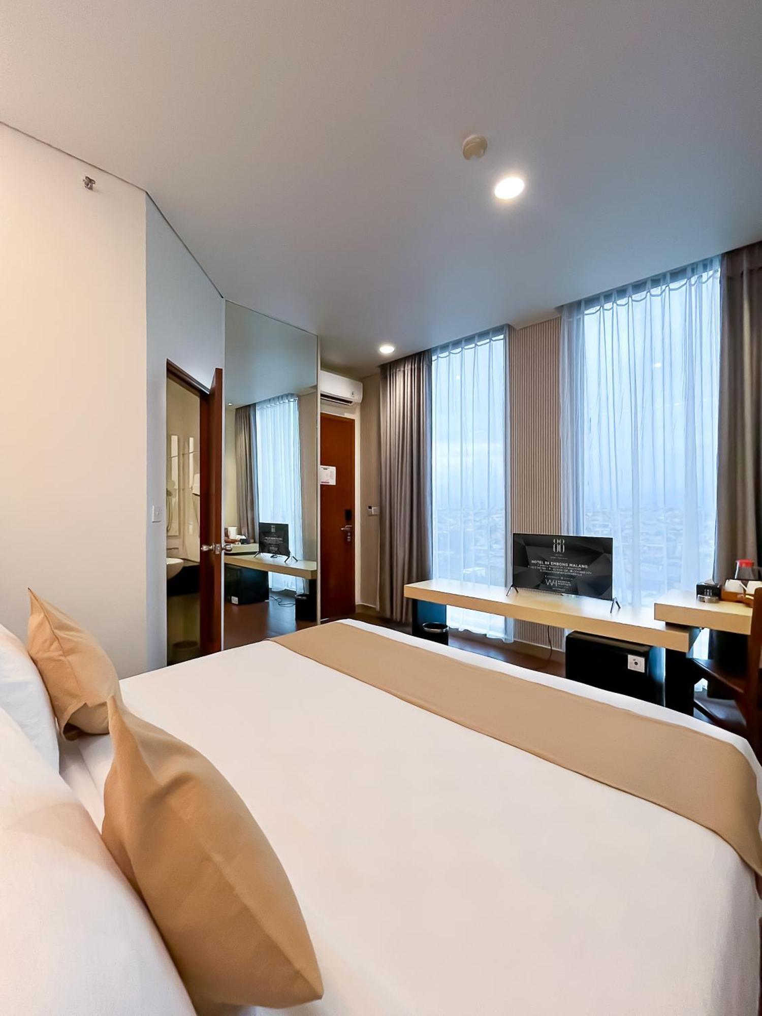Hotel 88 Embong Malang Tunjungan Surabaya By Wh - Breakfast With The Best View On The Highest Floor And Strategic Location In The City Center מראה חיצוני תמונה