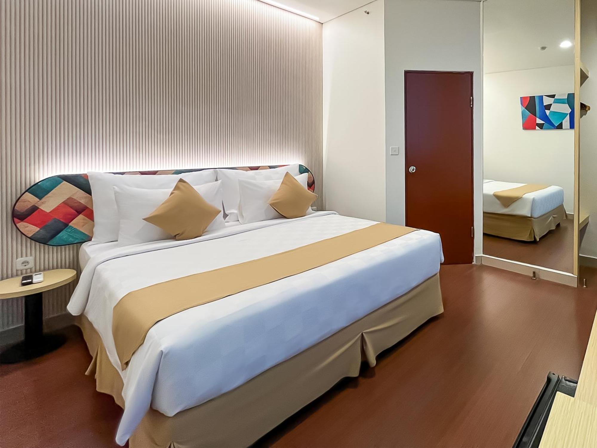 Hotel 88 Embong Malang Tunjungan Surabaya By Wh - Breakfast With The Best View On The Highest Floor And Strategic Location In The City Center מראה חיצוני תמונה