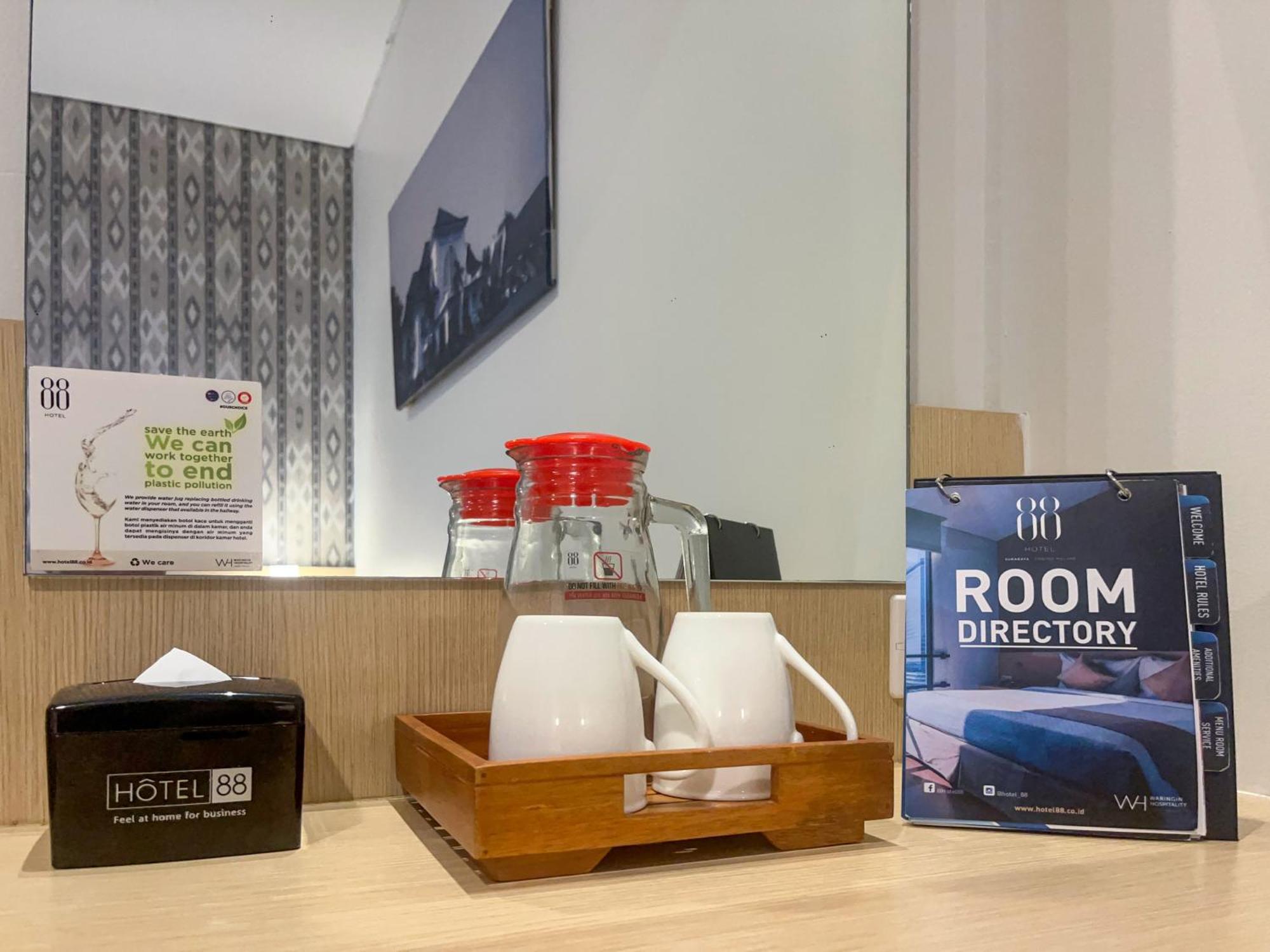 Hotel 88 Embong Malang Tunjungan Surabaya By Wh - Breakfast With The Best View On The Highest Floor And Strategic Location In The City Center מראה חיצוני תמונה