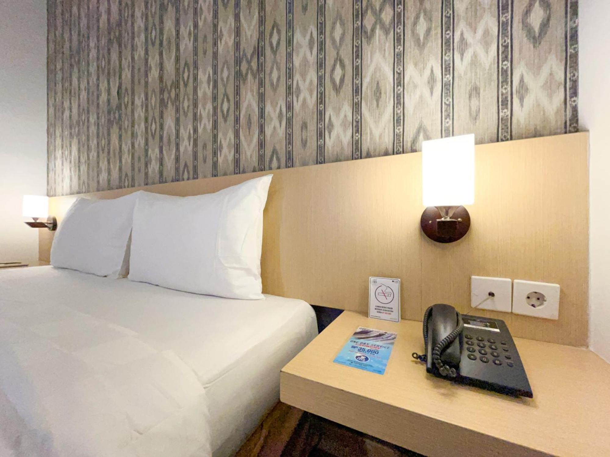 Hotel 88 Embong Malang Tunjungan Surabaya By Wh - Breakfast With The Best View On The Highest Floor And Strategic Location In The City Center מראה חיצוני תמונה