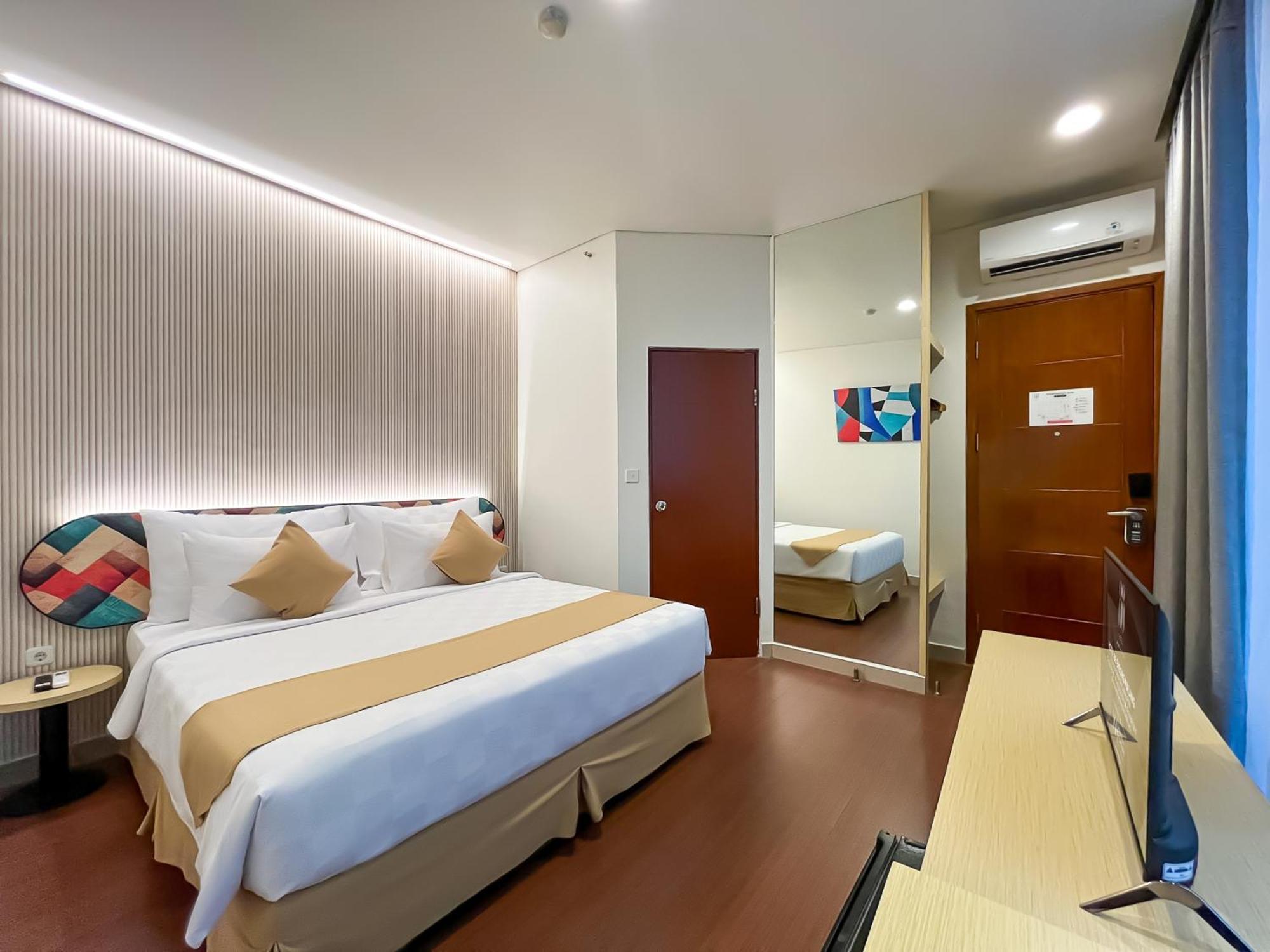 Hotel 88 Embong Malang Tunjungan Surabaya By Wh - Breakfast With The Best View On The Highest Floor And Strategic Location In The City Center מראה חיצוני תמונה