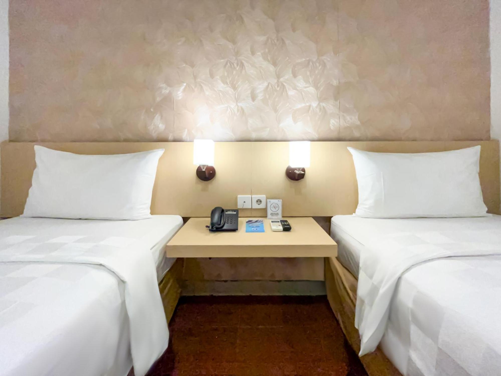 Hotel 88 Embong Malang Tunjungan Surabaya By Wh - Breakfast With The Best View On The Highest Floor And Strategic Location In The City Center מראה חיצוני תמונה