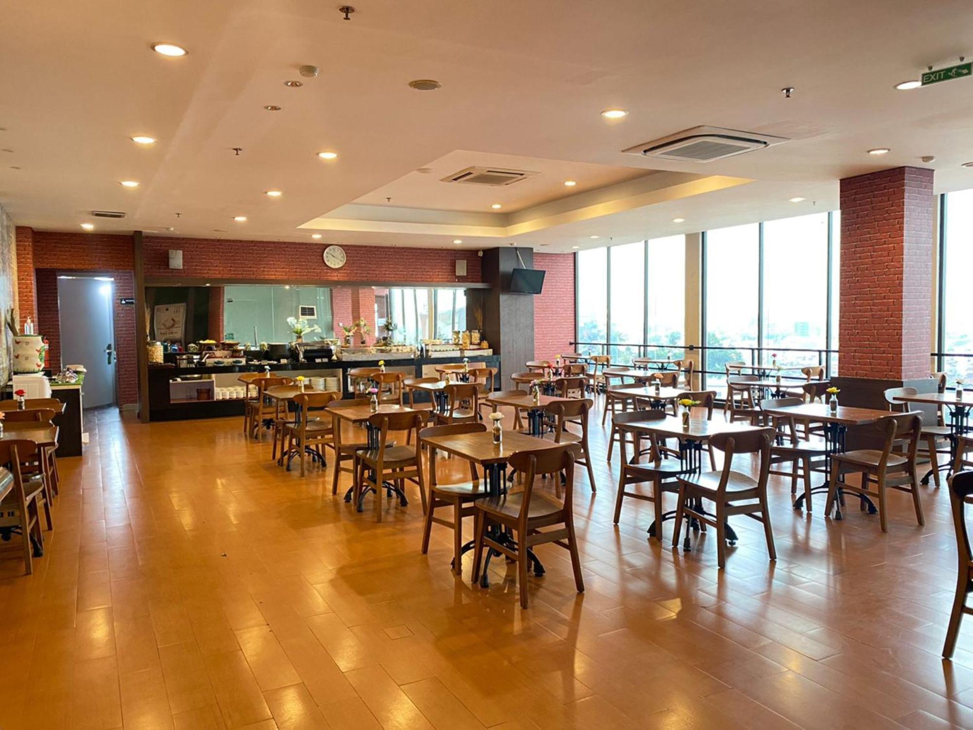 Hotel 88 Embong Malang Tunjungan Surabaya By Wh - Breakfast With The Best View On The Highest Floor And Strategic Location In The City Center מראה חיצוני תמונה