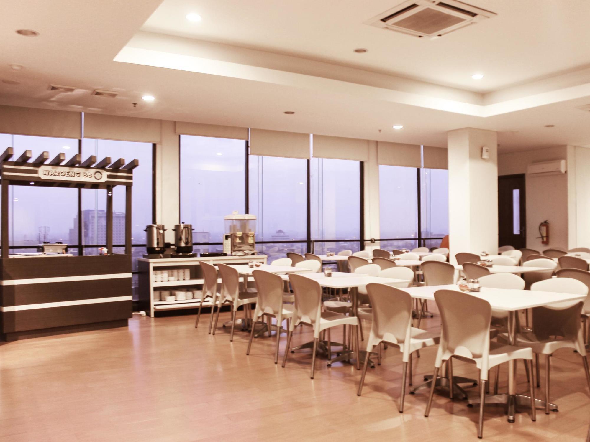 Hotel 88 Embong Malang Tunjungan Surabaya By Wh - Breakfast With The Best View On The Highest Floor And Strategic Location In The City Center מראה חיצוני תמונה