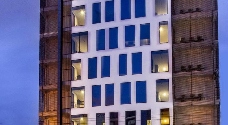 Hotel 88 Embong Malang Tunjungan Surabaya By Wh - Breakfast With The Best View On The Highest Floor And Strategic Location In The City Center מראה חיצוני תמונה