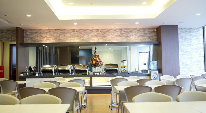 Hotel 88 Embong Malang Tunjungan Surabaya By Wh - Breakfast With The Best View On The Highest Floor And Strategic Location In The City Center מראה חיצוני תמונה