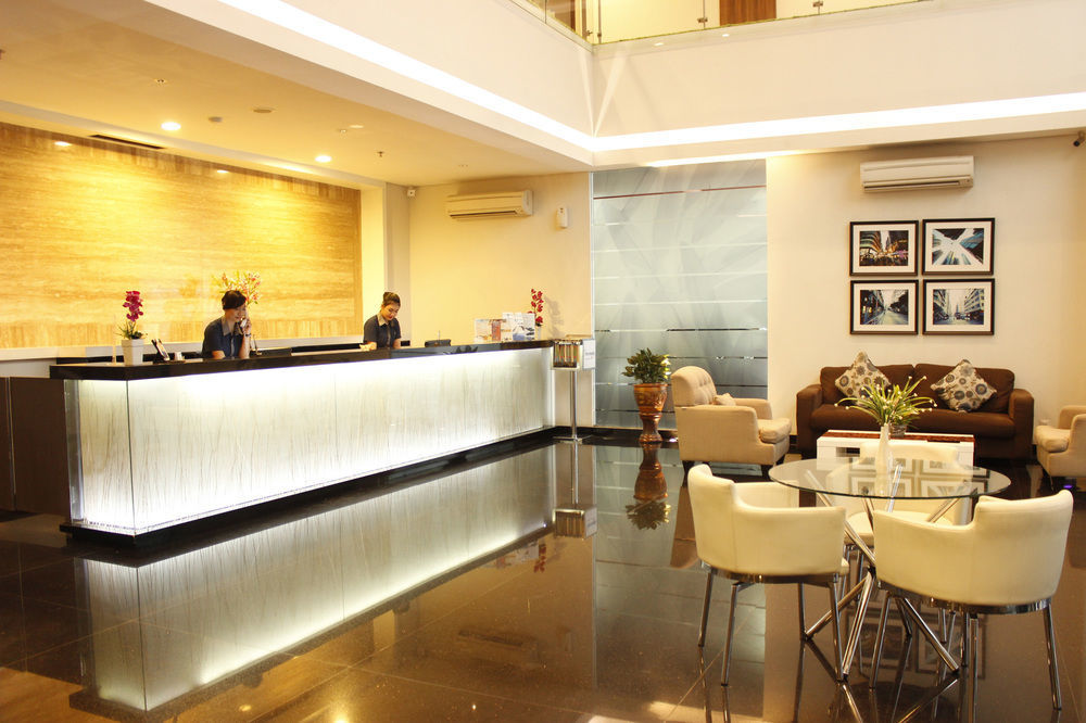 Hotel 88 Embong Malang Tunjungan Surabaya By Wh - Breakfast With The Best View On The Highest Floor And Strategic Location In The City Center מראה חיצוני תמונה