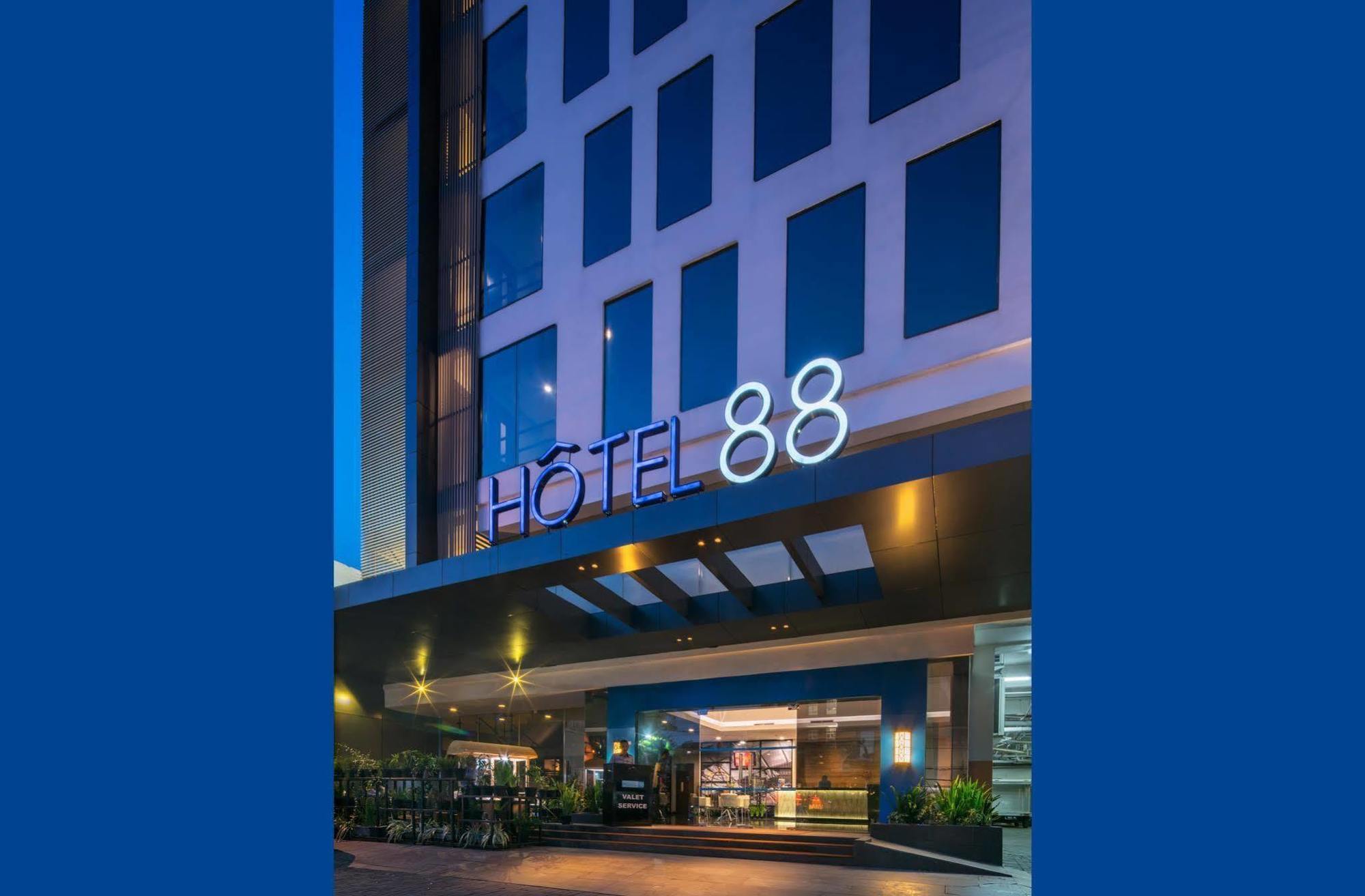 Hotel 88 Embong Malang Tunjungan Surabaya By Wh - Breakfast With The Best View On The Highest Floor And Strategic Location In The City Center מראה חיצוני תמונה