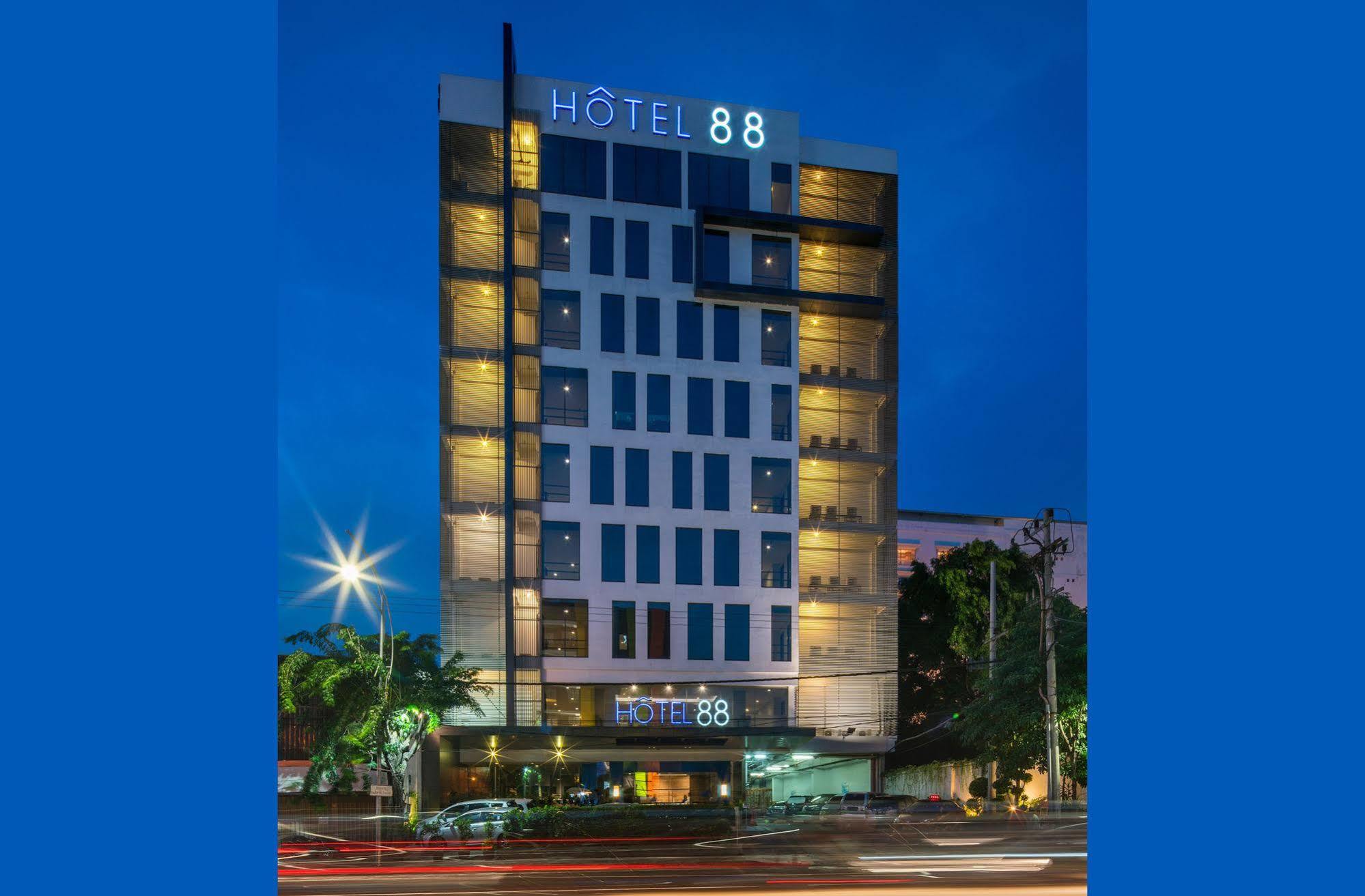 Hotel 88 Embong Malang Tunjungan Surabaya By Wh - Breakfast With The Best View On The Highest Floor And Strategic Location In The City Center מראה חיצוני תמונה